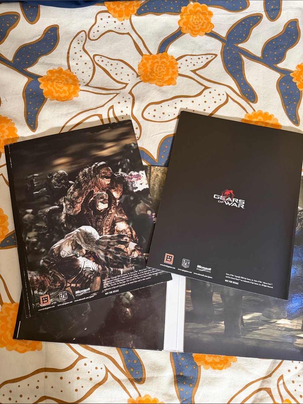 Gears of War Strategy Guide - Black & Red Cover - Picture 5 of 8